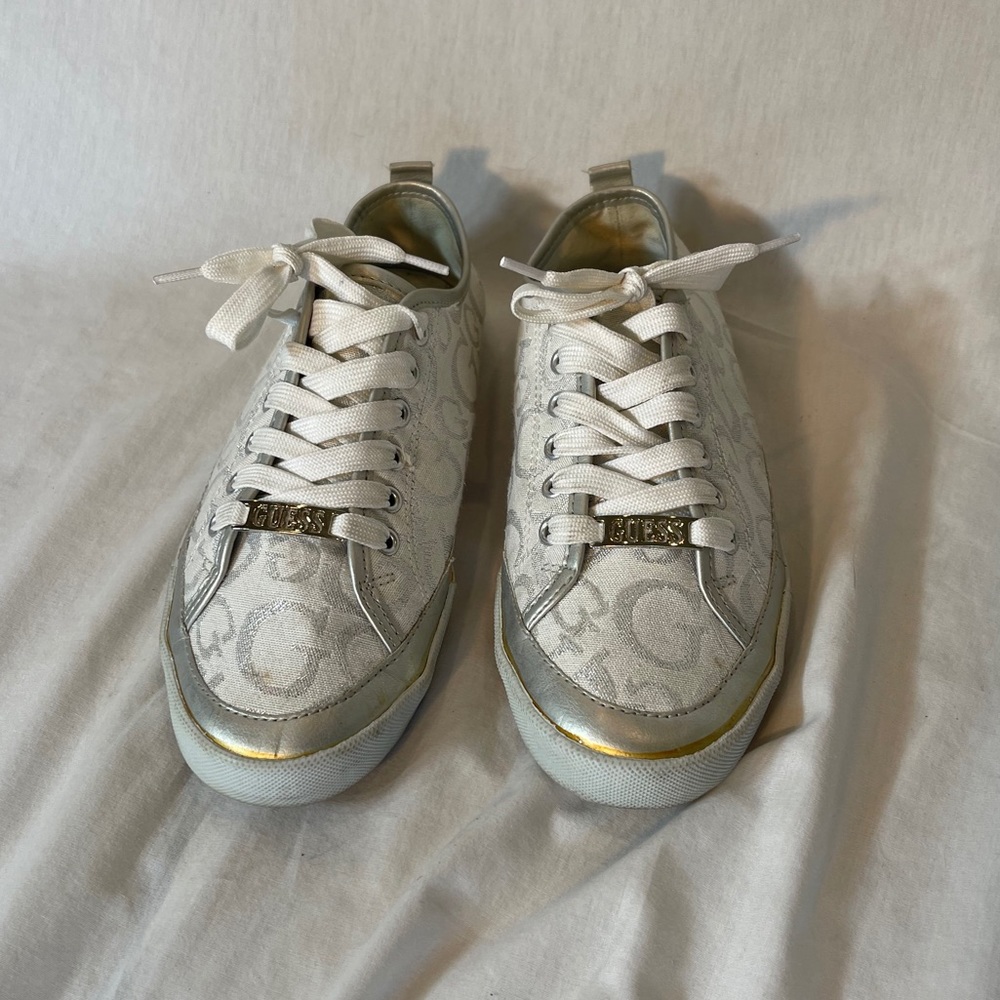 Vintage white guess sneakers